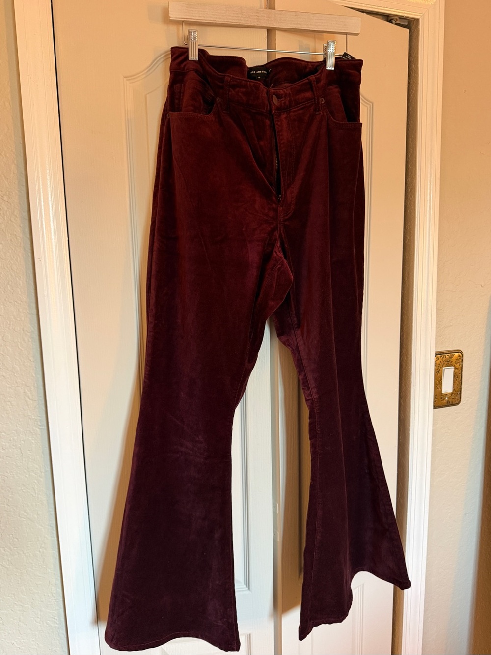 Good American Flared velour Pants in Deep burgundy